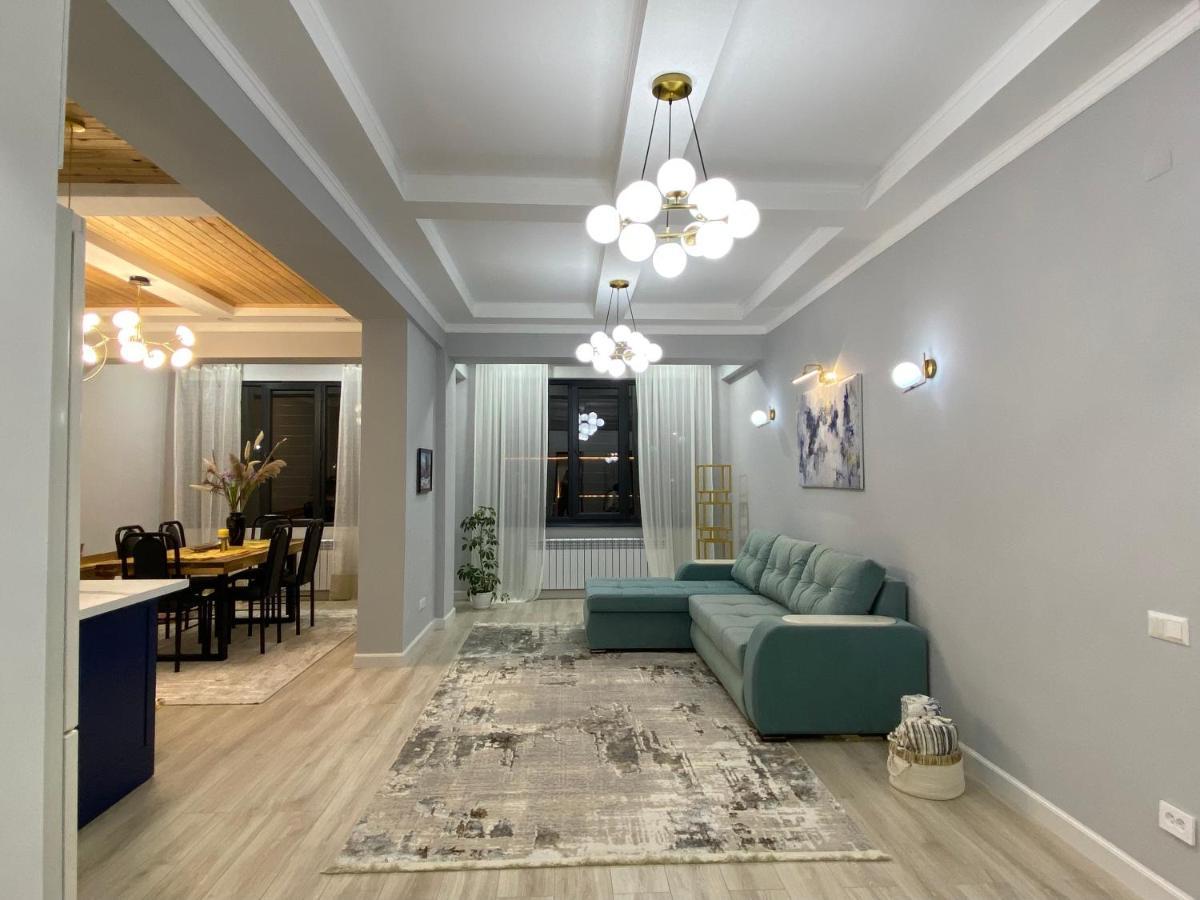 Bird'S Nest - Apartment In Downtown Karakol Kültér fotó